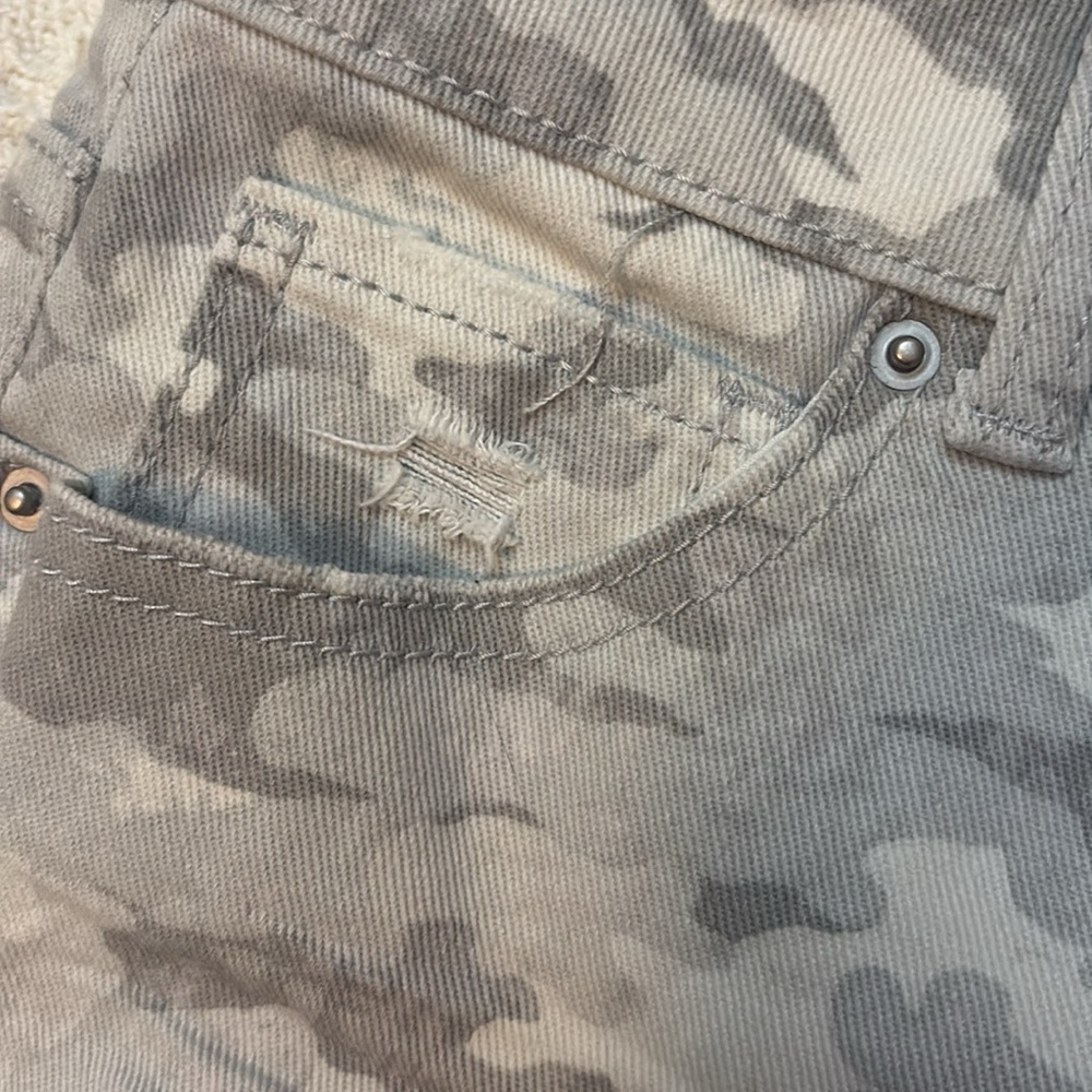 Time And Tru Camouflage Women's Shorts Relaxed Fit Mid Rise | Size 10 - Picture 7 of 13